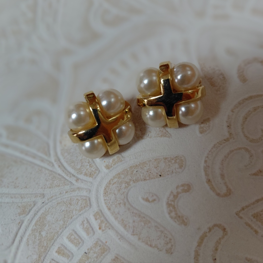 Elegant Gold and Pearl Joan Rivers Clip On Earrings